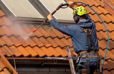 Démoussage et hydrofuge de toiture à Veyrac